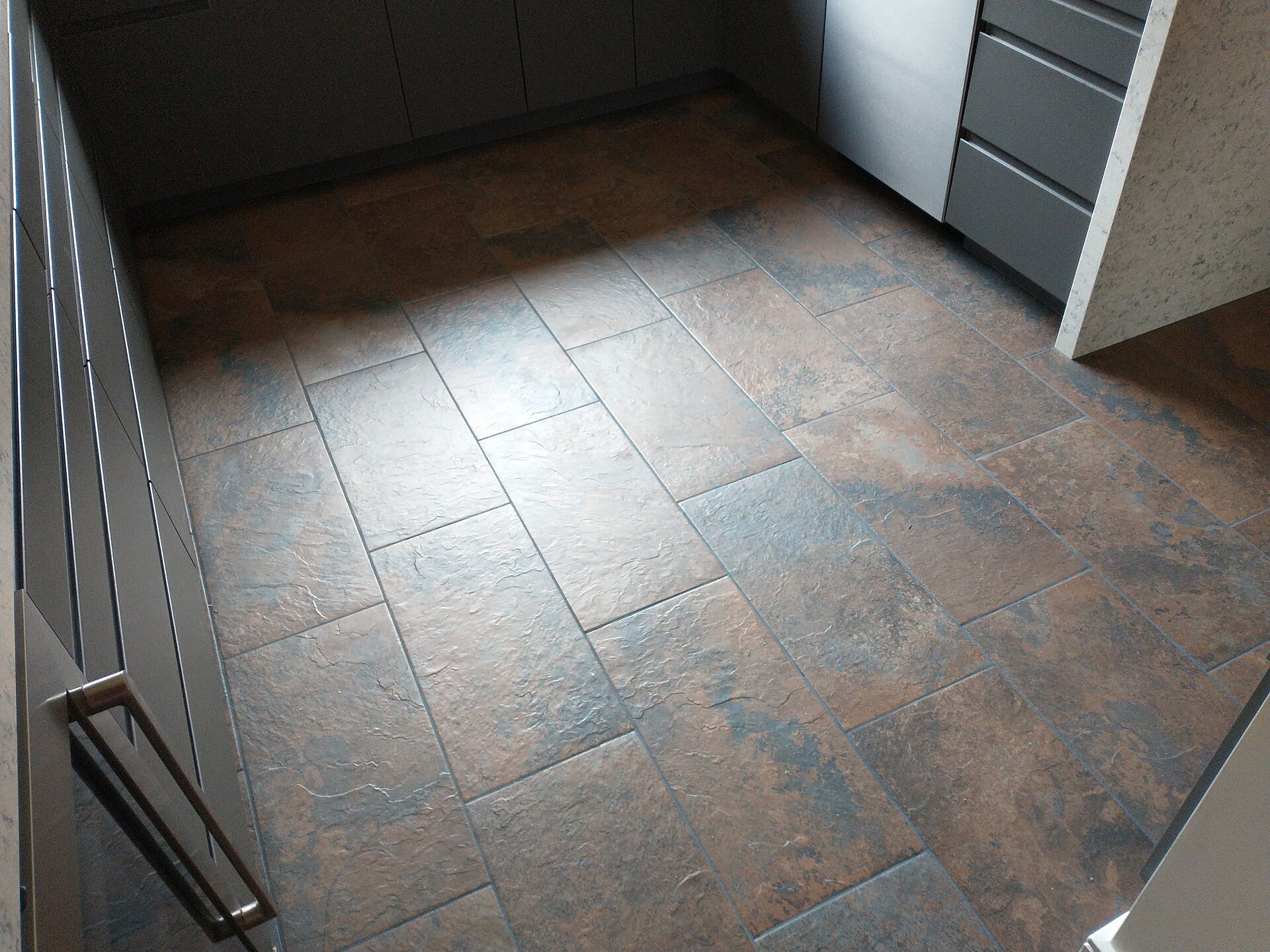 Sol de cuisine en carreaux de ciment — Gunlu Carrelage, artisan carreleur à Alès